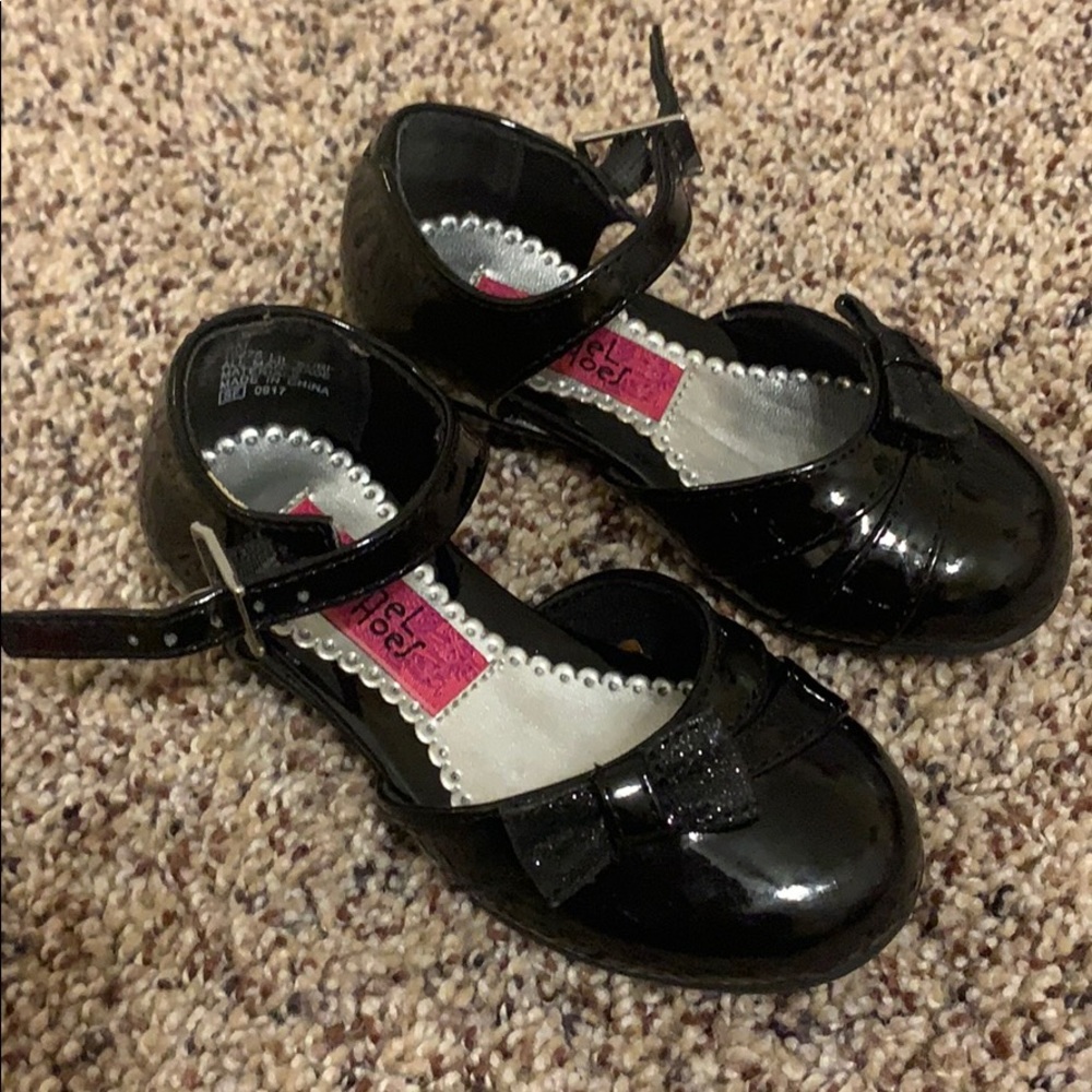 Dress shoes